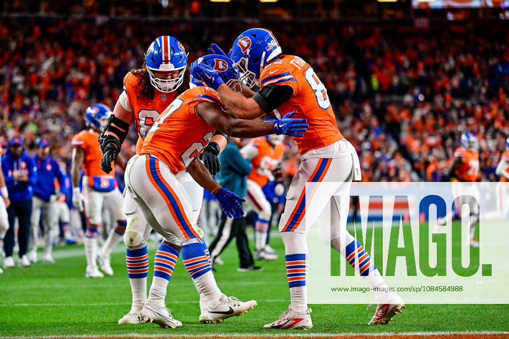 DENVER, CO - OCTOBER 15: Denver Broncos running back J.K. Dobbins (27) celebrates after scoring a second quarter touchdown on a carry during a game between the Seattle Seahawks and the Denver Broncos at Empower Field at Mile High on October 15, 2026 in Denver, Colorado. (Photo by Dustin Bradford Icon Sportswire) NFL, American Football Herren, USA OCT 15 Seahawks at Broncos Icon132261015040
