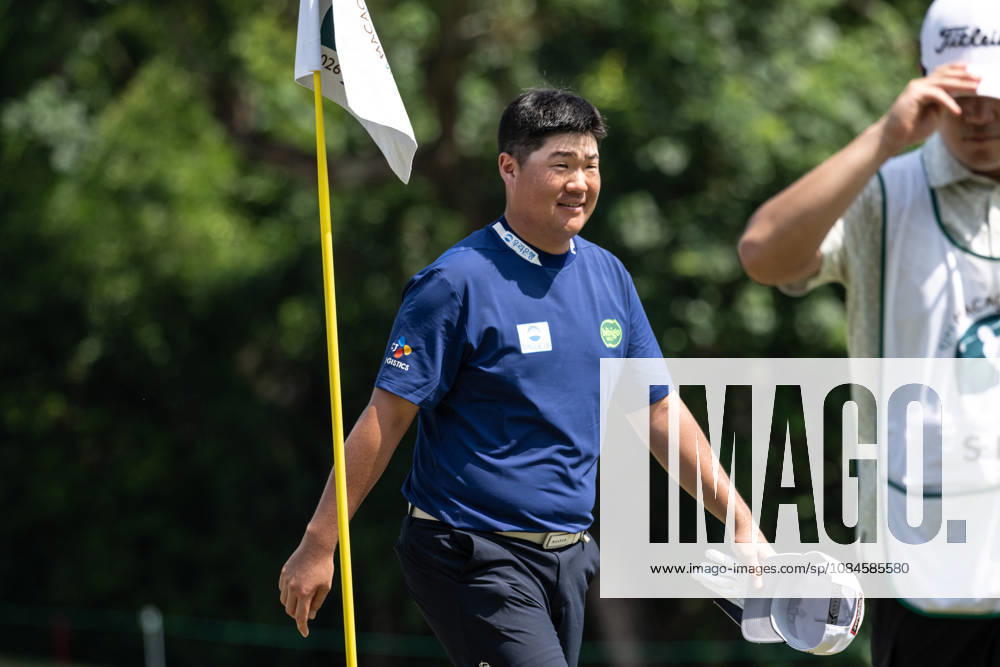 Sungjae IM from Korea is happy after his round of -7 par bringing him into the lead with -13par. Round 2 in the Macao Open Golf at Macau Golf & Country Club. Coloane China - ZUMAr144 20261016_zap_r144_088
