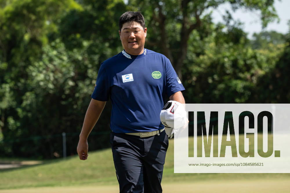 Sungjae IM from Korea is happy after his round of -7 par bringing him into the lead with -13par. Round 2 in the Macao Open Golf at Macau Golf & Country Club. Coloane China - ZUMAr144 20261016_zap_r144_091
