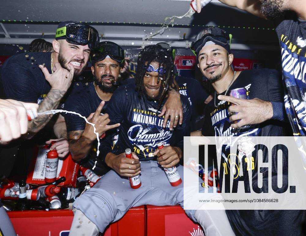 Baseball: Championship Series between Brewers and Dodgers The Milwaukee Brewers celebrate after clinching a spot in the World Series by defeating the Los Angeles Dodgers in Game 4 of the National League Championship Series at Dodger Stadium in Los Angeles on Oct. 15, 2026. A14AA0005631040P