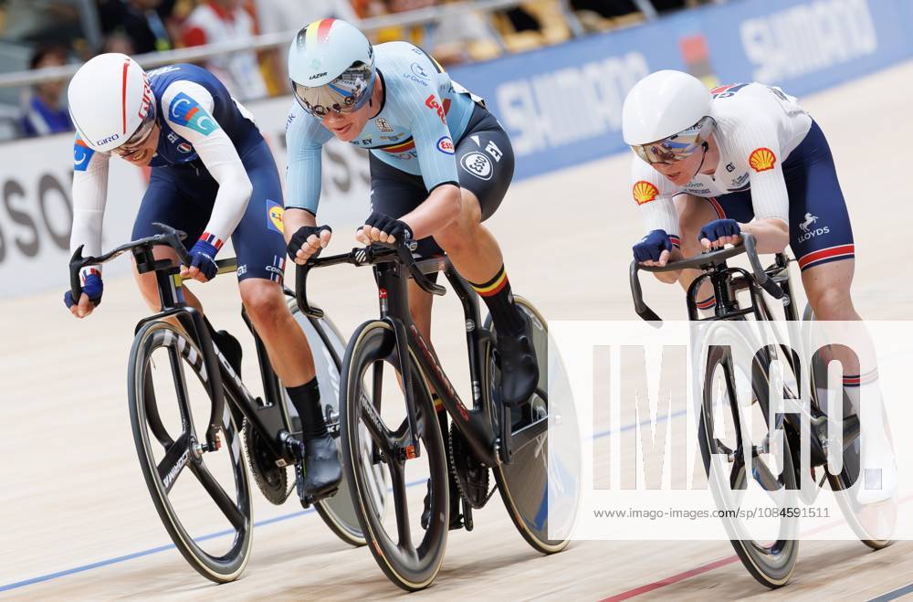 French Victoire Berteau and Belgian Lotte Kopecky pictured in action during the Elimination Race of the Women s Omnium event at the UCI Track cycling, Rad, Radsport, Bahnrad, Bahn World Championships in Shanghai, China on Friday 16 October 2026. The worlds are taking place from 14 to 18 October 2026. BENOITxDOPPAGNE x189980882x