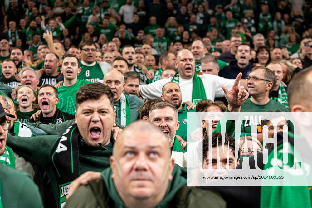 Zalgiris Kaunas vs Anadolu Efes Istanbul - EuroLeague Zalgiris Kaunas supporters during the EuroLeague basketball match between Zalgiris Kaunas and Anadolu Efes Istanbul at Zalgiris Arena in Kaunas, Lithuania. Kaunas Kaunas Lithuania