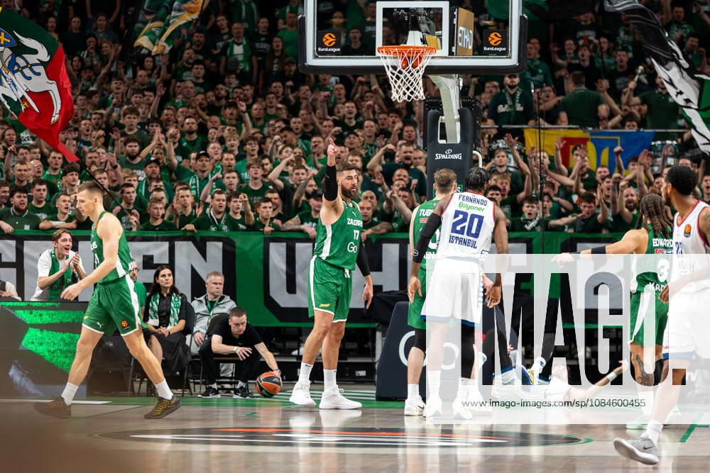 Zalgiris Kaunas vs Anadolu Efes Istanbul - EuroLeague Jonas Valanciunas reacts during the EuroLeague basketball match between Zalgiris Kaunas and Anadolu Efes Istanbul at Zalgiris Arena in Kaunas, Lithuania. Kaunas Kaunas Lithuania