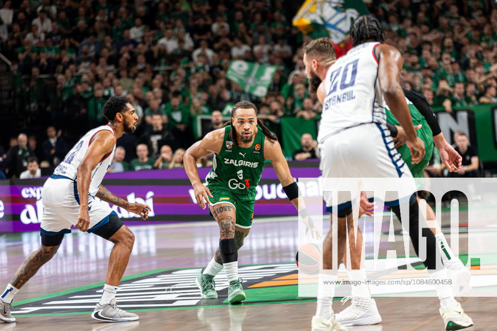 Zalgiris Kaunas vs Anadolu Efes Istanbul - EuroLeague dribbles the ball during the EuroLeague basketball match between Zalgiris Kaunas and Anadolu Efes Istanbul at Zalgiris Arena in Kaunas, Lithuania. Kaunas Kaunas Lithuania