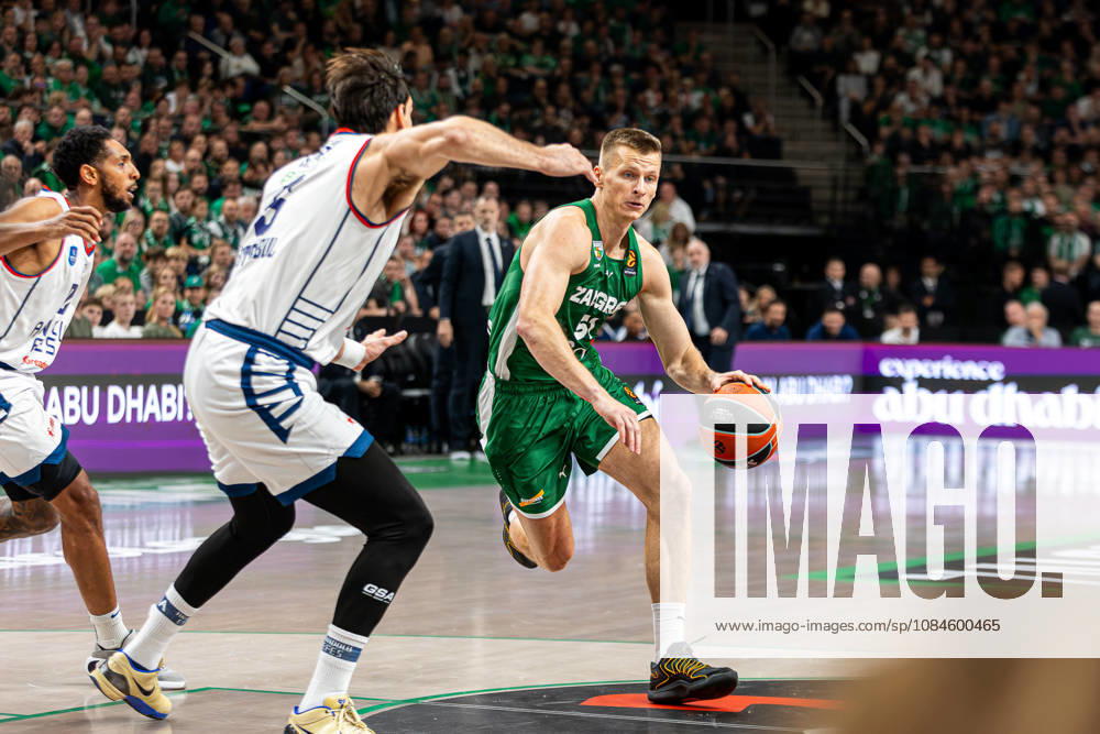 Zalgiris Kaunas vs Anadolu Efes Istanbul - EuroLeague ARNAS BUTKEVICIUS drives to the basket during the EuroLeague basketball match between Zalgiris Kaunas and Anadolu Efes Istanbul at Zalgiris Arena in Kaunas, Lithuania. Kaunas Kaunas Lithuania