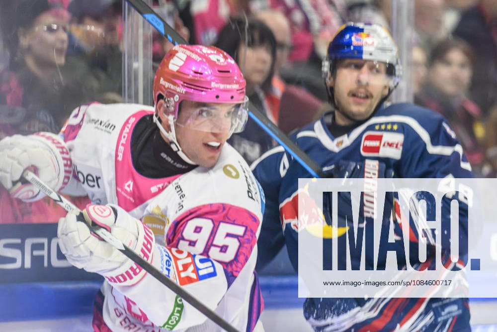 In the photo, from left: Frederik Tiffels, Eisbären Berlin 95; Lucas Thaler, EHC Red Bull Munich 48; face-off, action, battle, fighting for the puck, GER, Berlin, ice hockey, DEL 1, Eisbären Berlin vs. EHC Red Bull Munich, at the Uber Arena, October 16, 2026,