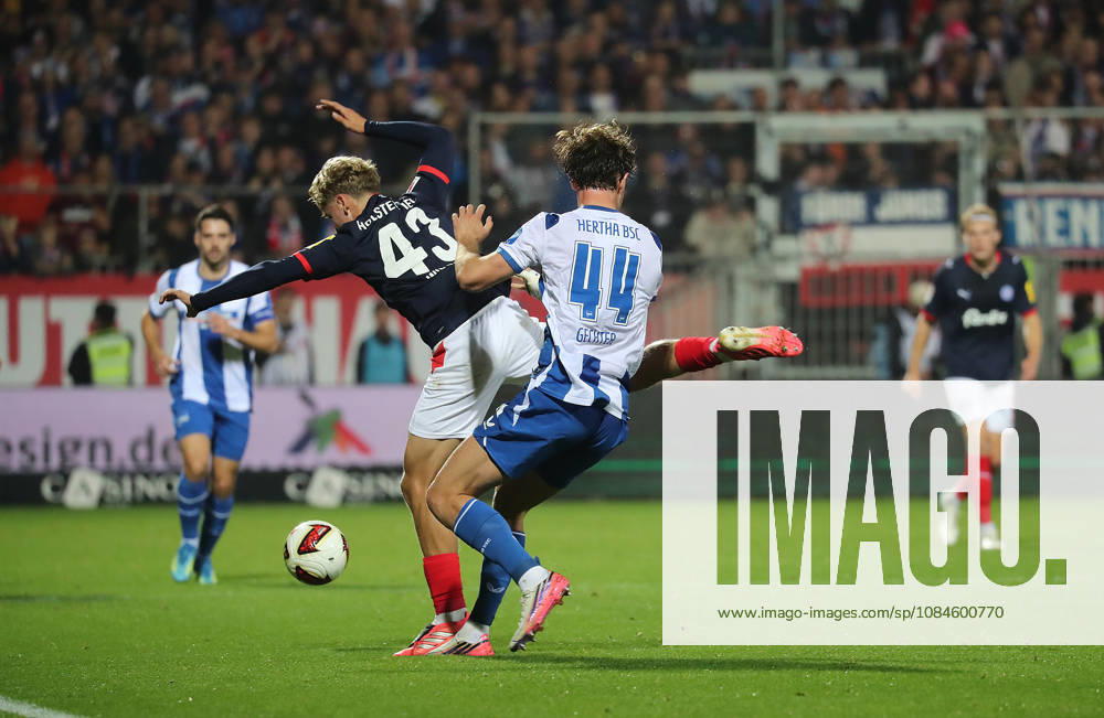 Till Wiese, Holstein Kiel; Linus Gechter, Hertha BSC Berlin; Soccer, Men s, 2026–2027 Season, 2. Bundesliga, Holstein Stadium, Holstein Kiel vs. Hertha BSC Berlin. DFL regulations prohibit any use of photographs as image sequences and or quasi-video.