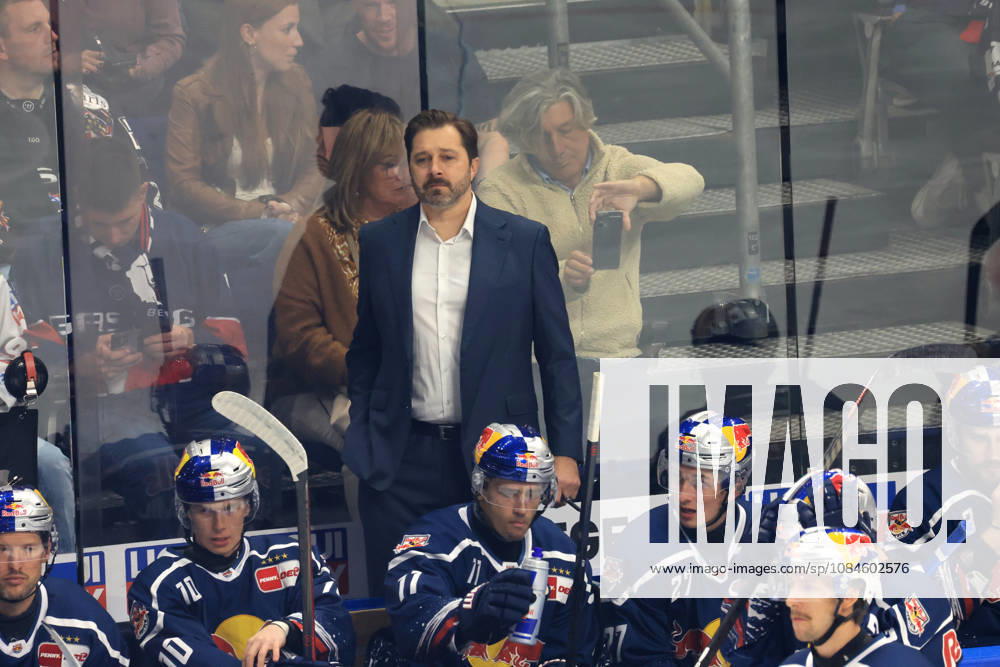 DEU, GER, Ice Hockey, Matchday 9, 2026–27 Season, Berlin, Eisbären Berlin vs. RB Munich, Coach OLIVER DAVID, Red Bull Munich, Red Bull Munich bench, nordphoto GmbH, Engler Berlin, Uber Arena Berlin, Germany