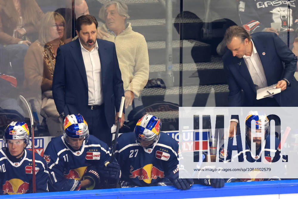 DEU, GER, Ice Hockey, Matchday 9, 2026–27 Season, Berlin, Eisbären Berlin vs. RB Munich, Coach OLIVER DAVID, Red Bull Munich, Red Bull Munich bench, nordphoto GmbH, Engler Berlin, Uber Arena Berlin, Germany