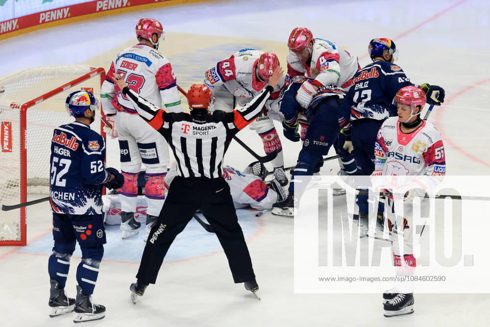DEU, GER, Ice Hockey, Matchday 9, 2026–27 Season, Berlin, Eisbären Berlin vs. RB Munich, Referee: Jonas Neffin, Eisbären Berlin 75, Eisbären players circle, Patrick Hager, Red Bull Munich 52, Yasin Ehliz, Red Bull Munich 42, nordphoto GmbH, Engler Berlin, Uber Arena Berlin, Germany