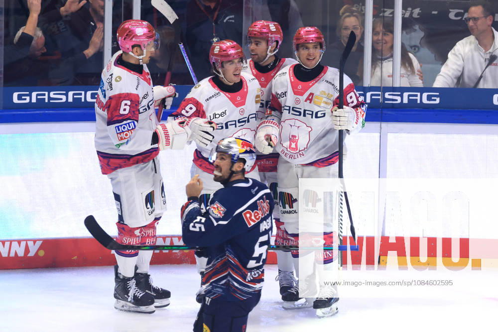 DEU, GER, Ice Hockey, Matchday 9, 2026–27 Season, Berlin, Eisbären Berlin vs. RB Munich 1–0 (goal by Ty Ronning), Eisbären Berlin 9, Celebration, cheering, joy, happiness, happy, positive emotions, Eisbären players circle, FABIO WAGNER, Red Bull Munich, 55, nordphoto GmbH, Engler Berlin, Uber Arena Berlin, Germany
