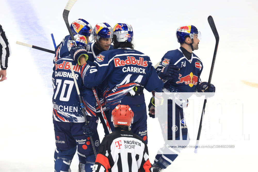 DEU, GER, Ice Hockey, Matchday 9, 2026–27 Season, Berlin, Eisbären Berlin vs. RB Munich 1–0 (goal by RYAN MURPHY, Red Bull Munich 24), celebration, cheering, joy, happiness, happy, positive emotions, Red Bull Munich players, nordphoto GmbH, Engler, Berlin, Uber Arena, Berlin, Germany