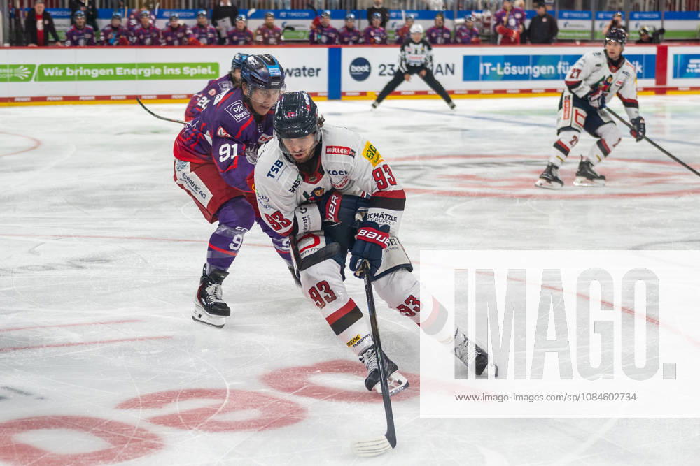 Face-off between Yushiroh Hirano of Düsseldorfer EG, 91, and Parker Bowles of EHC Freiburg, 93; DEG vs. EHC Freiburg, ice hockey, DEL2, Matchday 9, 2026–2027 season, October 16, 2026, DEG vs. EHC Freiburg, Ice Hockey, DEL2, Matchday 9, 2026–2027 Season, October 16, 2026, Düsseldorf