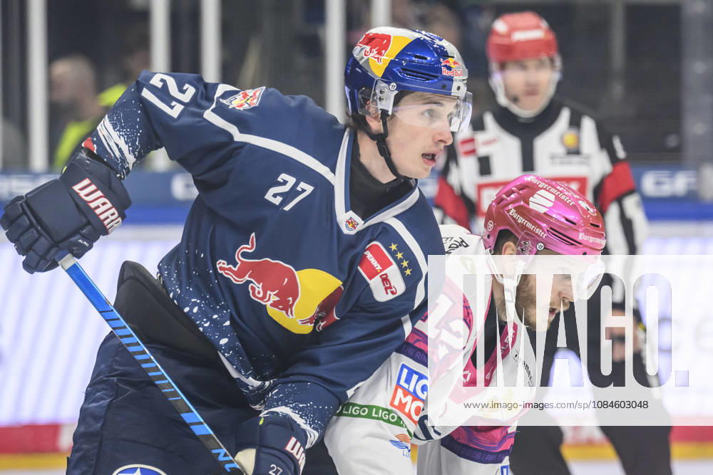 Pictured, from left: Veit Oswald (EHC Red Bull Munich, 27) and Eric Mik (Eisbären Berlin, 12) are waiting for the puck, GER, Berlin, ice hockey, DEL 1, Eisbären Berlin vs. EHC Red Bull Munich, at the Uber Arena, October 16, 2026,