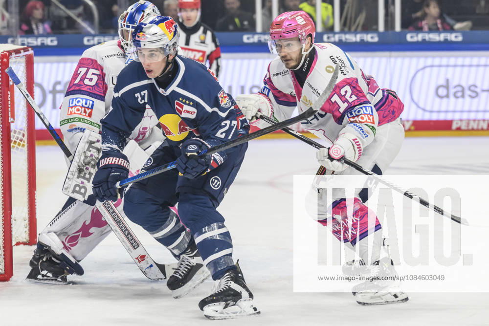Pictured, from left: Veit Oswald (EHC Red Bull Munich, 27) and Eric Mik (Eisbären Berlin, 12) are waiting for the puck, GER, Berlin, ice hockey, DEL 1, Eisbären Berlin vs. EHC Red Bull Munich, at the Uber Arena, October 16, 2026,