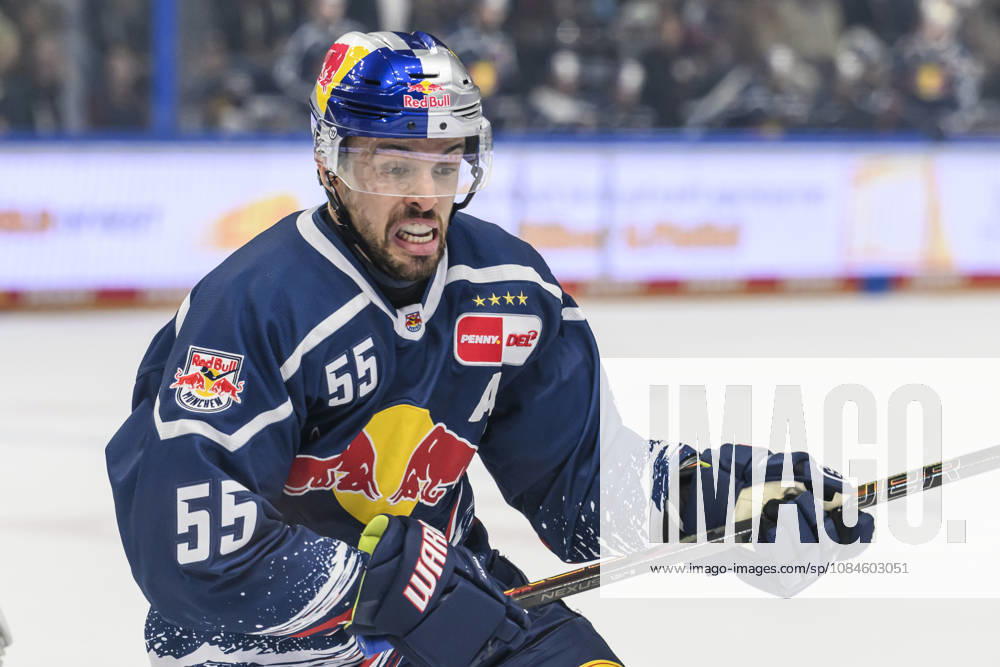 Pictured from left: Fabio Wagner, EHC Red Bull Munich 55, on the attack, GER, Berlin, ice hockey, DEL 1, Eisbären Berlin vs. EHC Red Bull Munich, at the Uber Arena, October 16, 2026,