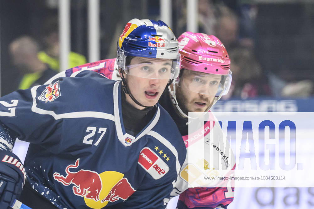 Pictured, from left: Veit Oswald (EHC Red Bull Munich 27) and Eric Mik (Eisbären Berlin 12) are waiting for the puck, GER, Berlin, ice hockey, DEL 1, Eisbären Berlin vs. EHC Red Bull Munich, at the Uber Arena, October 16, 2026,