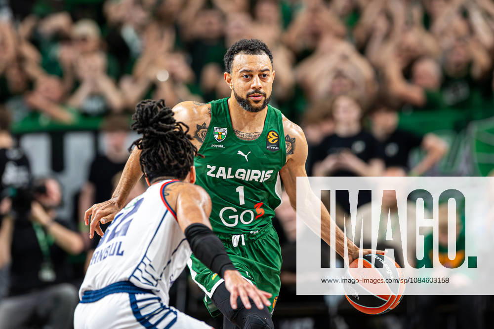 Zalgiris Kaunas vs Anadolu Efes Istanbul - EuroLeague NIGEL WILLIAMS-GOSS ball during the EuroLeague basketball match between Zalgiris Kaunas and Anadolu Efes Istanbul at Zalgiris Arena in Kaunas, Lithuania. Kaunas Kaunas Lithuania