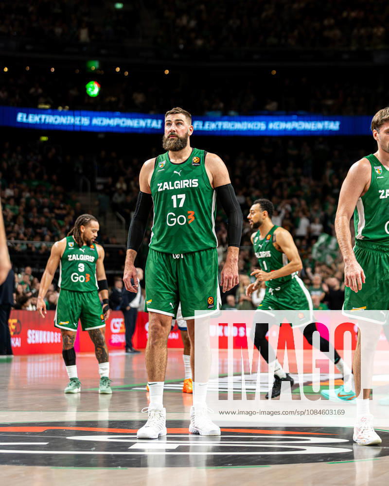 Zalgiris Kaunas vs Anadolu Efes Istanbul - EuroLeague Jonas Valanciunas shoots a free throw during the EuroLeague basketball match between Zalgiris Kaunas and Anadolu Efes Istanbul at Zalgiris Arena in Kaunas, Lithuania. Kaunas Kaunas Lithuania
