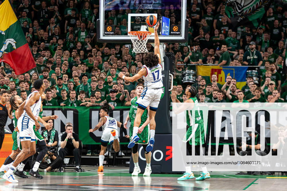 Zalgiris Kaunas vs Anadolu Efes Istanbul - EuroLeague COLLIN MALCOLM dunks during the EuroLeague basketball match between Zalgiris Kaunas and Anadolu Efes Istanbul at Zalgiris Arena in Kaunas, Lithuania. Kaunas Kaunas Lithuania