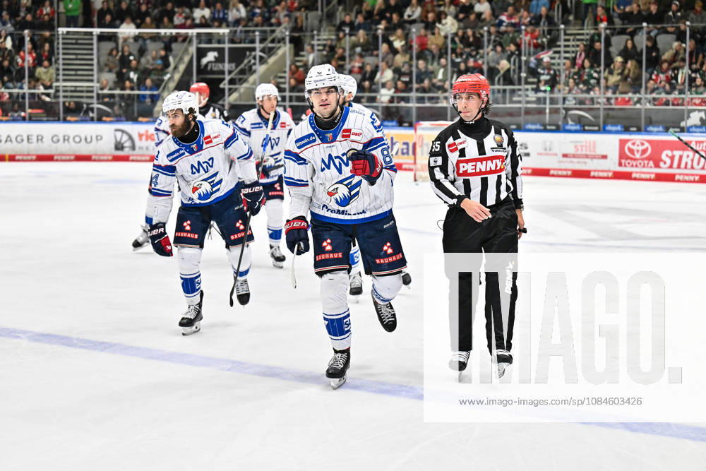 Penny DEL: Augsburger Panther vs. Adler Mannheim, October 16, 2026, AUGSBURG, GERMANY, October 16: The visiting fans celebrate after Maximilian HEIM of Adler Mannheim scores the 1–1 goal. Goal scorer joy during the Penny DEL match between the Augsburger Panther and Adler Mannheim on Matchday 9 at Curt Frenzel Stadium.