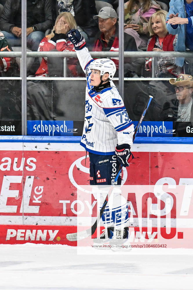 Penny DEL Augsburger Panther vs. Adler Mannheim, October 16, 2026, AUGSBURG, GERMANY, OCTOBER 16: The visiting fans celebrate after Zachary SOLOW scores to make it 1–2 for Adler Mannheim. Goal, goal scorer, joy, happy during the Penny DEL match between the Augsburger Panther and Adler Mannheim on Matchday 9 at Curt Frenzel Stadium