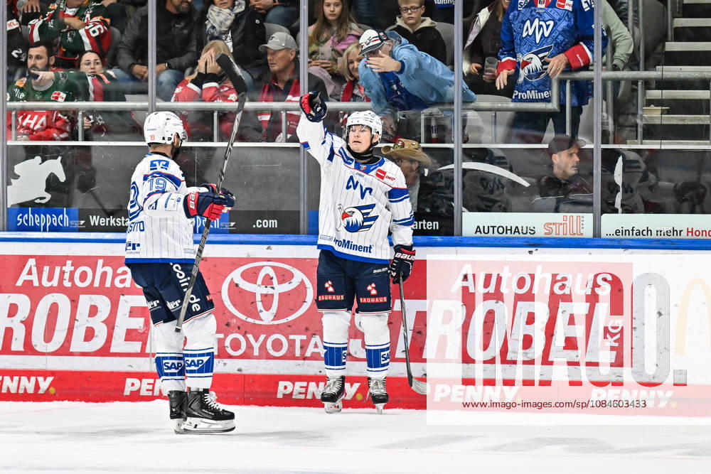 Penny DEL Augsburger Panther vs. Adler Mannheim, October 16, 2026, AUGSBURG, GERMANY, OCTOBER 16: The visiting fans celebrate after Zachary SOLOW scores to make it 1–2 for Adler Mannheim. Goal, goal scorer, joy, happy during the Penny DEL match between the Augsburger Panther and Adler Mannheim on Matchday 9 at Curt Frenzel Stadium