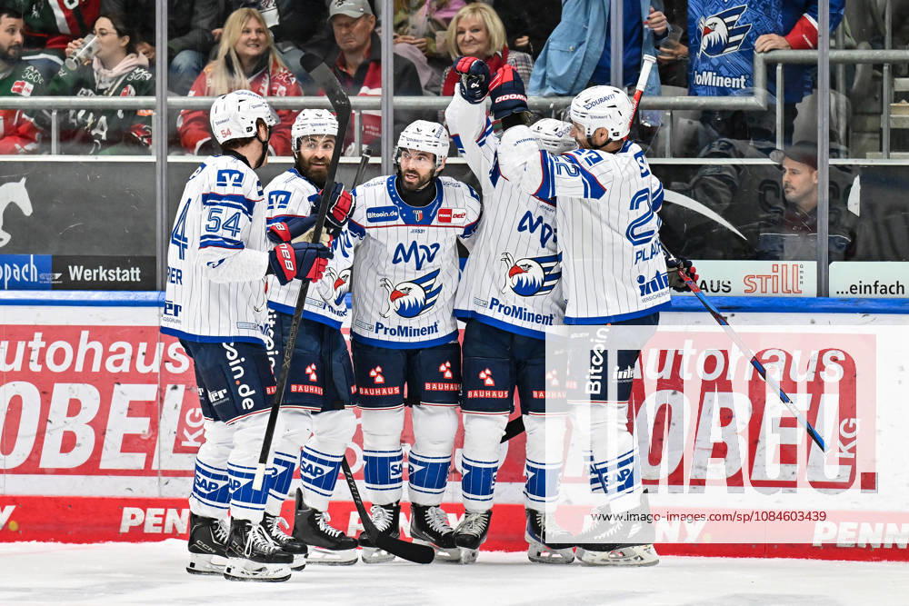 Penny DEL: Augsburger Panther vs. Adler Mannheim, October 16, 2026, AUGSBURG, GERMANY OCTOBER 16 Cheers from the visiting fans after Zachary SOLOW’s goal to make it 1–2 for Adler Mannheim 73 Goal Scorer Joy Happy during the Penny DEL match between the Augsburger Panther and Adler Mannheim on Matchday 9 at Curt Frenzel Stadium