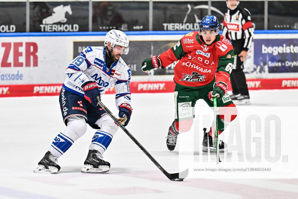 Penny DEL: Augsburger Panther vs. Adler Mannheim, October 16, 2026, Augsburg, GERMANY, OCTOBER 16: Luke ESPOSITO of Adler Mannheim (No. 19) and Fabrizio PILU of the Augsburger Panther (No. 68) face off during the Penny DEL game between the Augsburger Panther and Adler Mannheim on Matchday 9 at Curt Frenzel Stadium