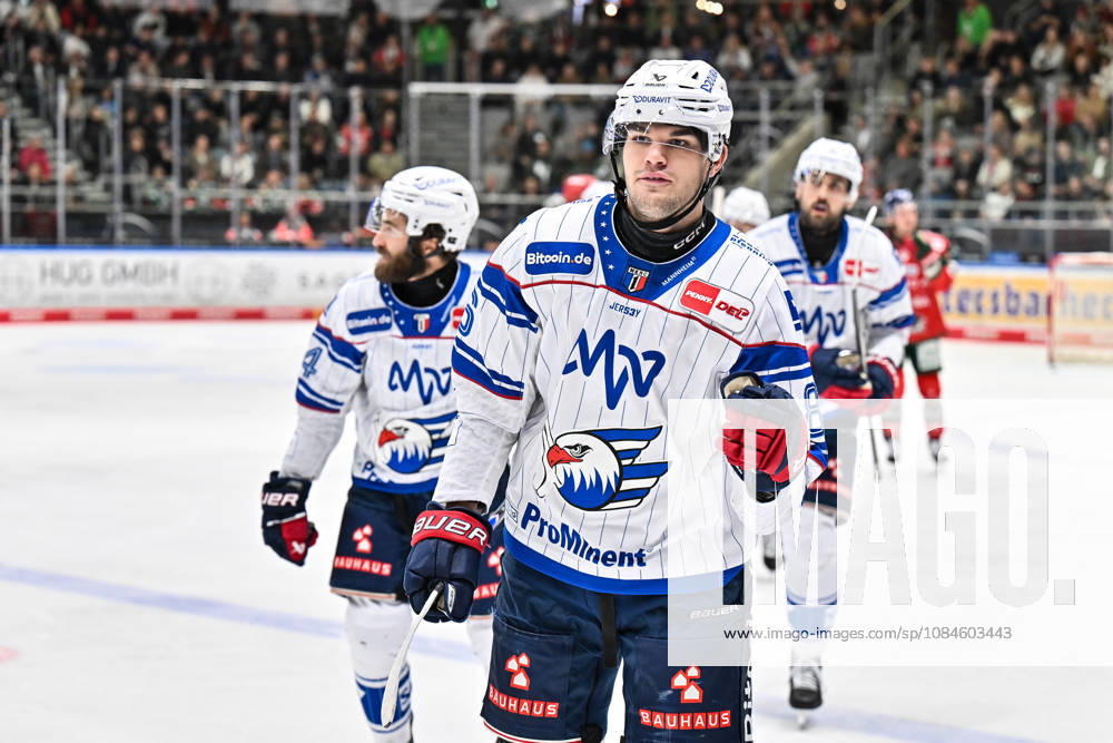 Penny DEL: Augsburger Panther vs. Adler Mannheim, October 16, 2026, AUGSBURG, GERMANY OCTOBER 16 Cheers from the visiting fans after Maximilian HEIM of Adler Mannheim scored the 1–1 goal. Goal scorer celebrating happily during the Penny DEL match between the Augsburger Panther and Adler Mannheim on Matchday 9 at Curt Frenzel Stadium