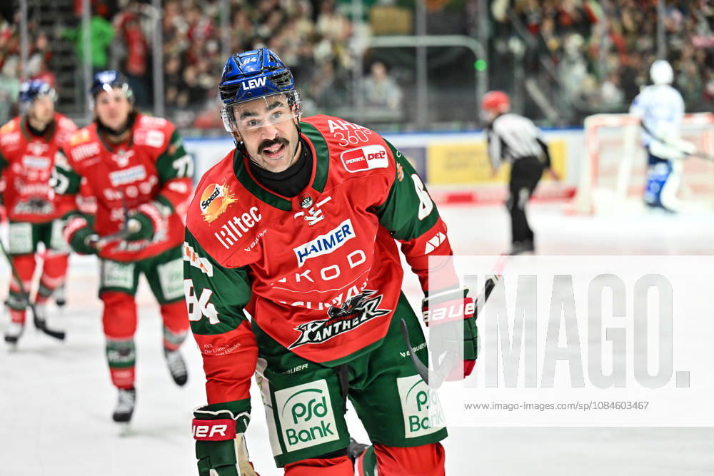 Penny DEL: Augsburger Panther vs. Adler Mannheim, October 16, 2026, AUGSBURG, GERMANY OCTOBER 16 The Panthers celebrate after Trevor PARKES scores the 1–0 goal. Augsburger Panther 84 Goal Scorer Joy Happy during the Penny DEL match between the Augsburger Panther and the Adler Mannheim on Matchday 9 at the Curt Frenzel Stadium