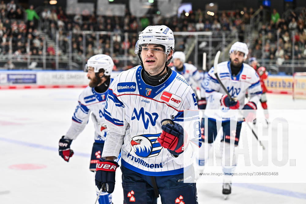 Penny DEL: Augsburger Panther vs. Adler Mannheim, October 16, 2026, AUGSBURG, GERMANY OCTOBER 16 Cheers from the visiting fans after Maximilian HEIM of Adler Mannheim scored the 1–1 goal. Goal scorer celebrating happily during the Penny DEL match between the Augsburger Panther and Adler Mannheim on Matchday 9 at Curt Frenzel Stadium