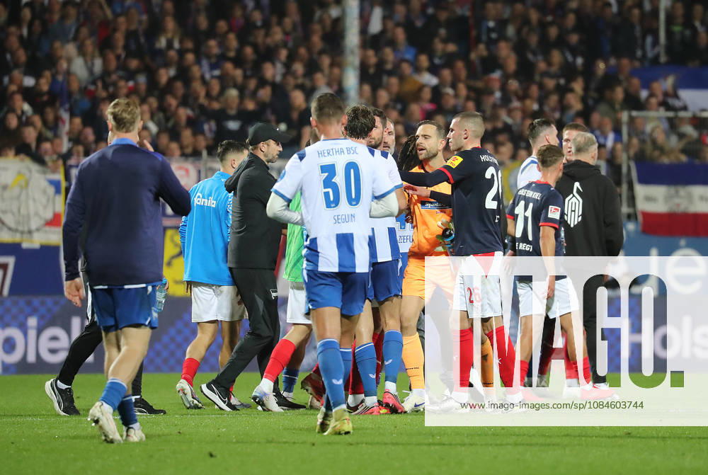 Commotion after the final whistle, David Zec (Holstein Kiel), Marius Gersbeck (Hertha BSC Berlin); Soccer, Men s, 2026–2027 Season, 2. Bundesliga, Holstein Stadium, Holstein Kiel vs. Hertha BSC Berlin, 0–0. DFL regulations prohibit any use of photographs as image sequences and or quasi-video.