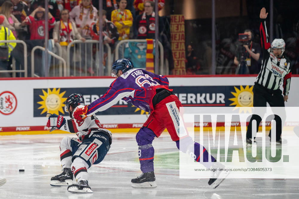 Max Faber of the Düsseldorf EG, 63, stops Parker Bowles of the EHC Freiburg, 93, and is called for the next penalty. DEG vs. EHC Freiburg, Ice Hockey, DEL2, Matchday 9, 2026–2027 Season, October 16, 2026, DEG vs. EHC Freiburg, Ice Hockey, DEL2, Matchday 9, 2026–2027 Season, October 16, 2026, Düsseldorf