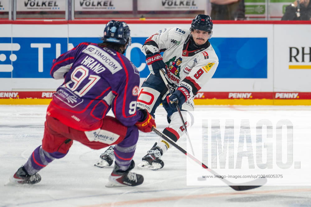 Face-off between Yushiroh Hirano (Duesseldorfer EG, 91) and Nikolas Linsenmaier (EHC Freiburg, 09); DEG vs. EHC Freiburg, ice hockey, DEL2, Matchday 9, 2026–2027 season, October 16, 2026 DEG vs. EHC Freiburg, Ice Hockey, DEL2, Matchday 9, 2026–2027 Season, October 16, 2026 Düsseldorf