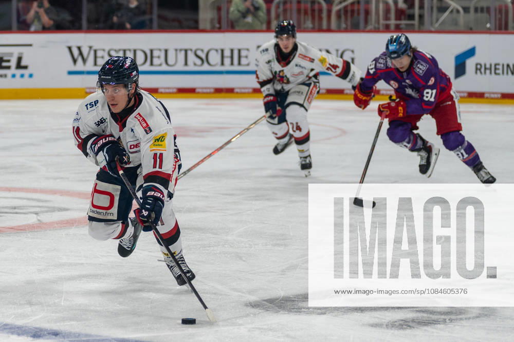 Simon Gnyp, EHC Freiburg, No. 11, charges forward. DEG vs. EHC Freiburg, Ice Hockey, DEL2, Matchday 9, 2026–2027 Season, October 16, 2026, DEG vs. EHC Freiburg, Ice Hockey, DEL2, Matchday 9, 2026–2027 Season, October 16, 2026, Düsseldorf