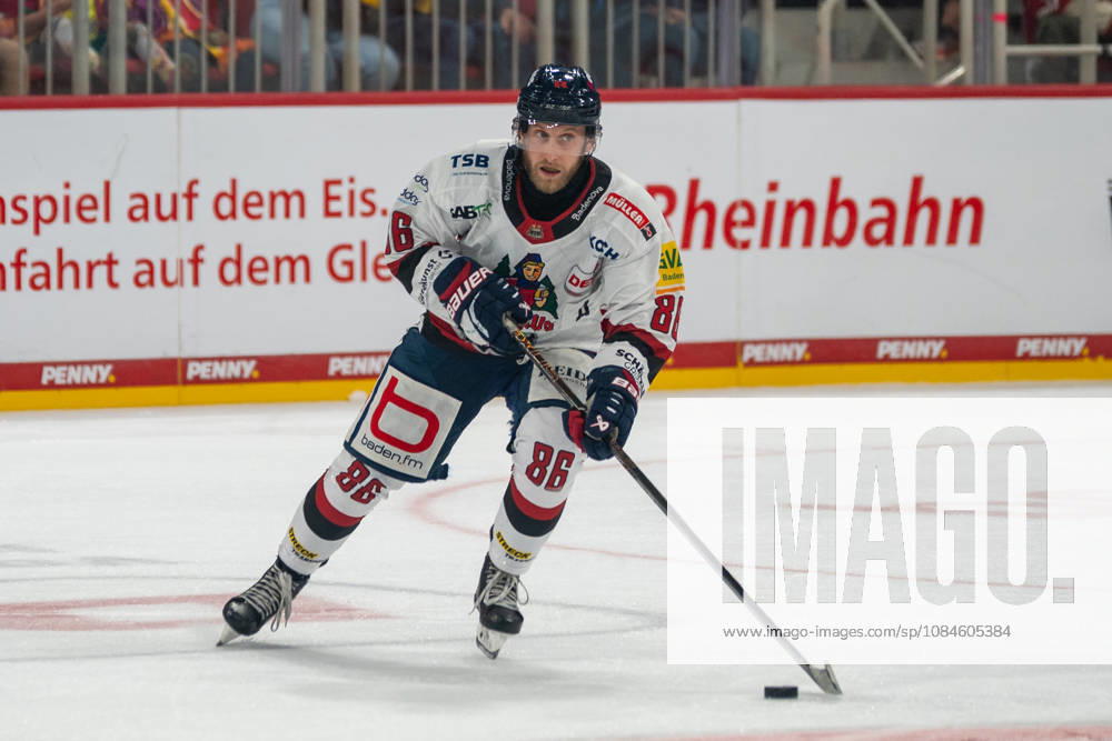 Alexander De Los Rios (EHC Freiburg, 86) leads the attack. DEG vs. EHC Freiburg, Ice Hockey, DEL2, Matchday 9, 2026–2027 Season, October 16, 2026, DEG vs. EHC Freiburg, Ice Hockey, DEL2, Matchday 9, 2026–2027 Season, October 16, 2026, Düsseldorf