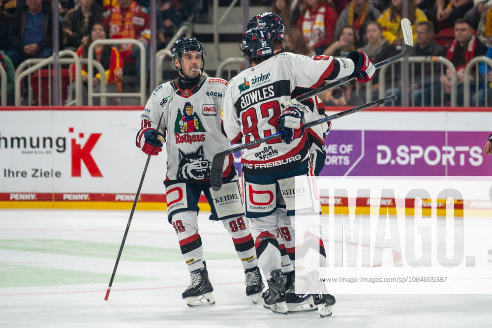 The Freiburg players celebrate Tim Sezemsky s goal to make it 4–2. EHC Freiburg, 19 DEG vs. EHC Freiburg, Ice Hockey, DEL2, Matchday 9, 2026–2027 Season, October 16, 2026, DEG vs. EHC Freiburg, ice hockey, DEL2, Matchday 9, 2026–2027 season, October 16, 2026, Düsseldorf