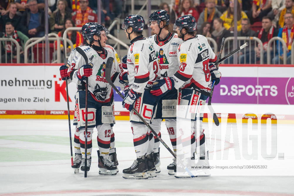 The Freiburg players celebrate the goal that made the score 4–2. DEG vs. EHC Freiburg, Ice Hockey, DEL2, Matchday 9, 2026–2027 Season, October 16, 2026, DEG vs. EHC Freiburg, Ice Hockey, DEL2, Matchday 9, 2026–2027 Season, October 16, 2026, Düsseldorf