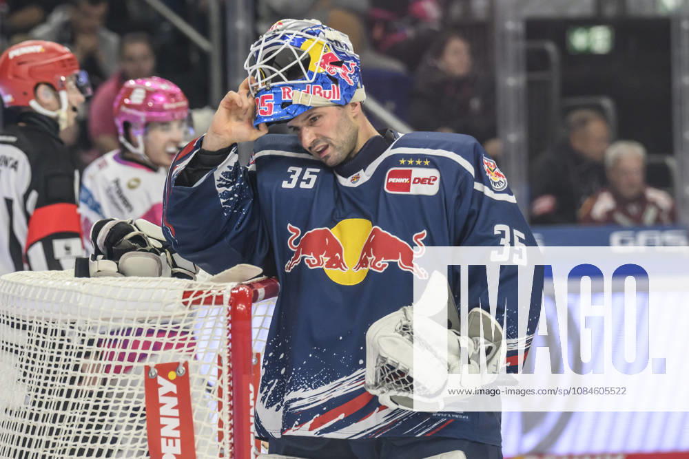 In the photo, from left: Mathias Niederberger, EHC Red Bull Munich, 35, looking sad, depressed, and angry; GER, Berlin, ice hockey, DEL 1, Eisbären Berlin vs. EHC Red Bull Munich, at the Uber Arena, October 16, 2026,