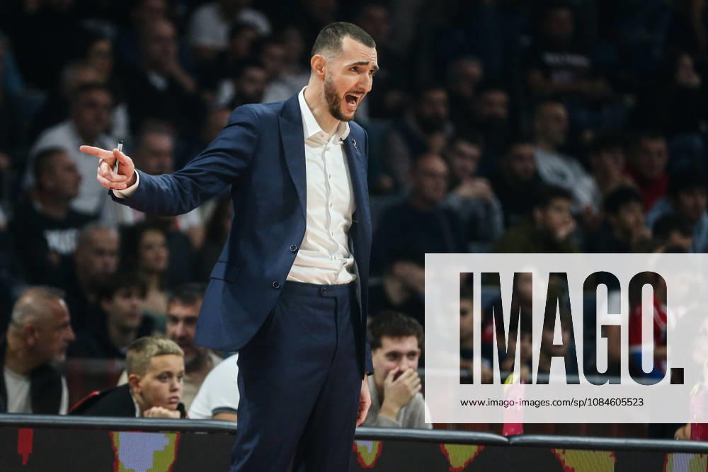 Crvena Zvezda v Paris - EuroLeague BELGRADE, SERBIA - OCTOBER 16: Head coach Maxime Lefevre of Paris Basketball gives tactical instructions to his players during the Basketball EuroLeague Round 6 match between Crvena Zvezda and Paris at Belgrade Arena in Belgrade, Serbia on October 16, 2026. Filip Stevanovic Anadolu Belgrade Serbia. Editorial use only. Please get in touch for any other usage.
