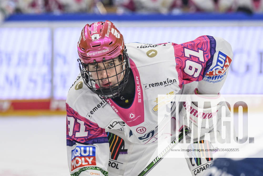 Pictured from left: Tobias Krestan of Eisbären Berlin 91, on the attack, GER, Berlin, ice hockey, DEL 1, Eisbären Berlin vs. EHC Red Bull Munich, at the Uber Arena, October 16, 2026,