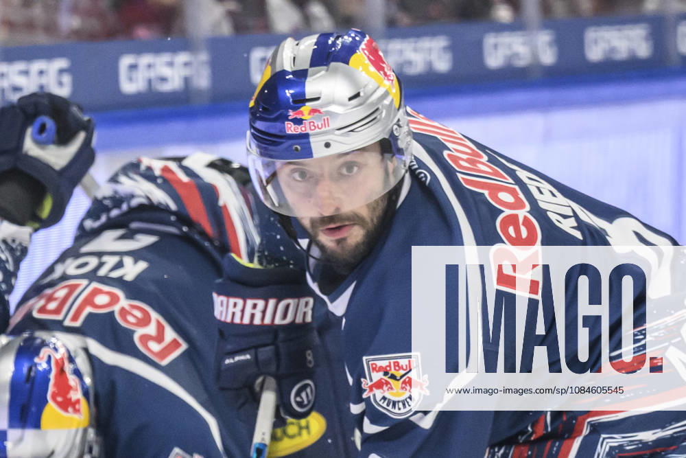 Pictured, from left: Tobias Rieder, EHC Red Bull Munich 08, GER, Berlin, ice hockey, DEL 1, Eisbären Berlin vs. EHC Red Bull Munich, at the Uber Arena, October 16, 2026,