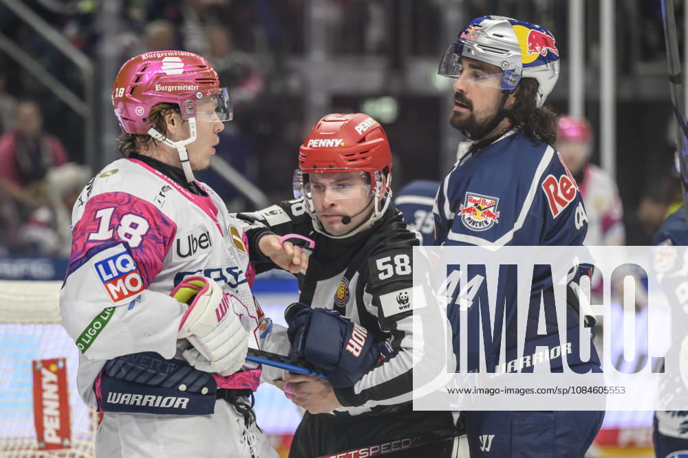 In the photo, from left: a scuffle between 408 Trevor Carrick of EHC Red Bull Munich (No. 44); sad, depressed, angry; GER, Berlin, ice hockey, DEL 1, Eisbären Berlin vs. EHC Red Bull Munich, at the Uber Arena, October 16, 2026,