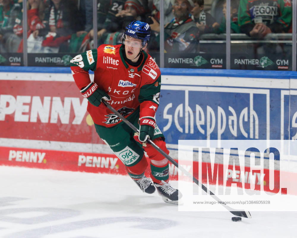 Sebastian Zwickl 83, Augsburg Panthers, during the game between the Augsburg Panthers and Adler Mannheim, ice hockey, men s, DEL, 2026–2027, Matchday 9 on October 16, 2026, in Augsburg, Curt Frenzel Stadium, Bavaria, Germany