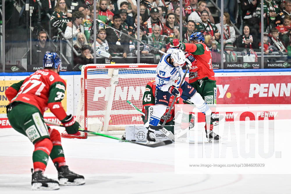 Penny DEL, Augsburger Panther vs. Adler Mannheim, October 16, 2026, AUGSBURG, GERMANY, October 16: Brooks MACEK of Adler Mannheim (No. 13) and Enrico HENRIQUEZ of the Augsburger Panther (No. 52) face off in front of Tobias ANCICKA of the Augsburger Panther (No. 45) during the Penny DEL match between the Augsburger Panther and Adler Mannheim on the 9th gameat the Curt Frenzel Stadium