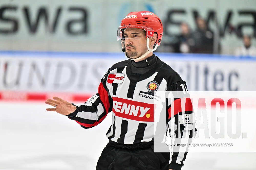 Penny DEL Augsburger Panther vs. Adler Mannheim, October 16, 2026, AUGSBURG, GERMANY OCTOBER 16 Head referee Sirko HUNNIUS Isolated photo taken during the Penny DEL match between the Augsburger Panther and the Adler Mannheim on Matchday 9 at Curt Frenzel Stadium