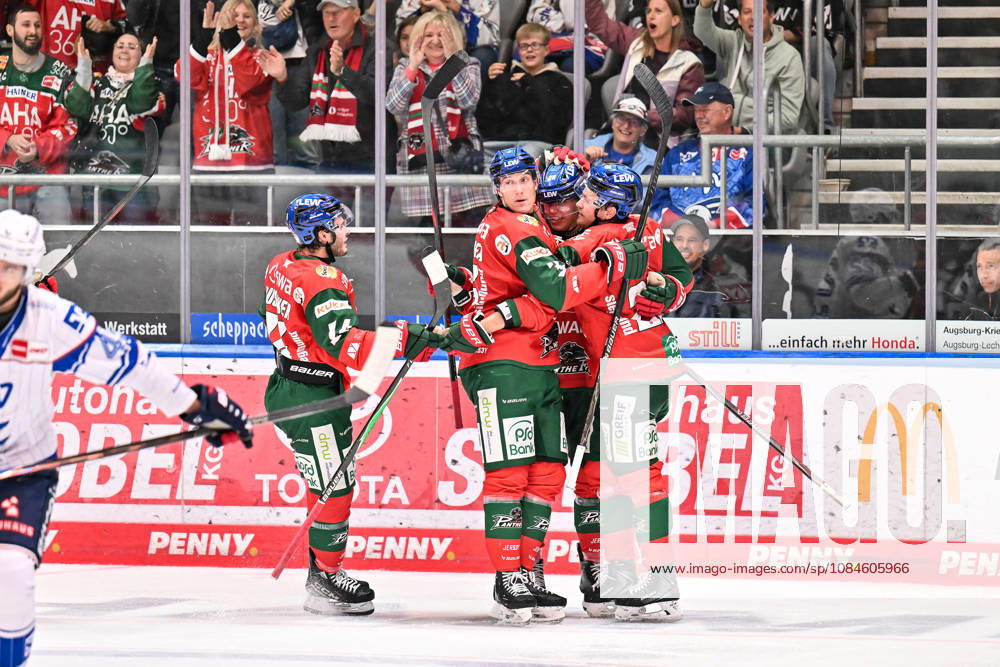 Penny DEL Augsburg Panthers vs. Adler Mannheim, October 16, 2026, AUGSBURG, GERMANY OCTOBER 16 The Panthers celebrate after Philipp KRAUß scores the 3–3 goal. Augsburg Panthers 20 Goal Scorers Joy Happy during the Penny DEL match between the Augsburg Panthers and Adler Mannheim on Matchday 9 at the Curt Frenzel Stadium
