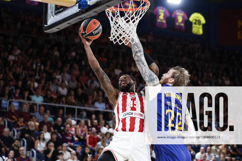 Donta Hall of Olympiacos Piraeus and Olek Balcerowski of FC Barcelona, Barca in action during the EuroLeague Regular Season Round 6 match played between FC Barcelona and Olympiacos Piraeus at Palau Blaugrana on October 16, 2026 in Barcelona, Spain. FC Barcelona V Olympiacos Piraeus - Euroleague 2026 2027 - ZUMAa181 20261016_zaa_a181_125