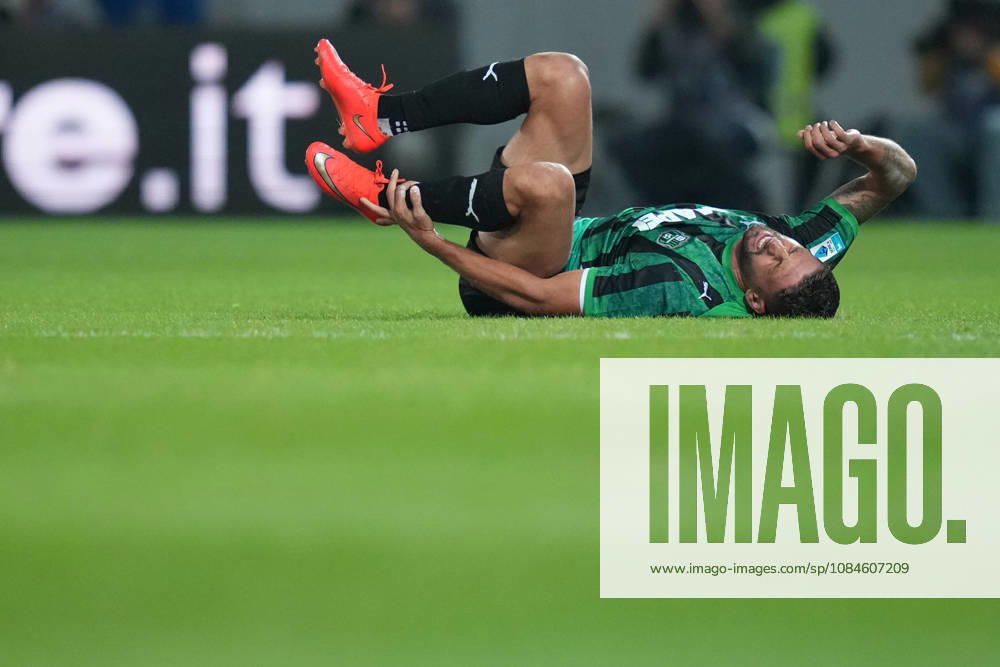 Sassuolo s Domenico Berardi scoring during the Serie A EniLive soccer match between Frosinone and Sassuolo at the Frosinone Benito Stirpe stadium, Italy - Friday, October 16, 2026 - Soccer ( Photo by Alfredo Falcone LaPresse )